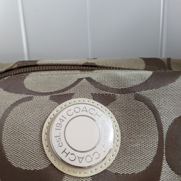 Coach Signature Hand bag - Picture 2 of 16